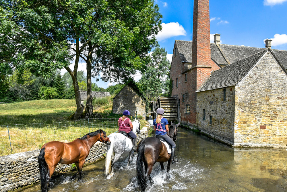 Cotswolds Tour from London with Lunch - Image 4 of 5