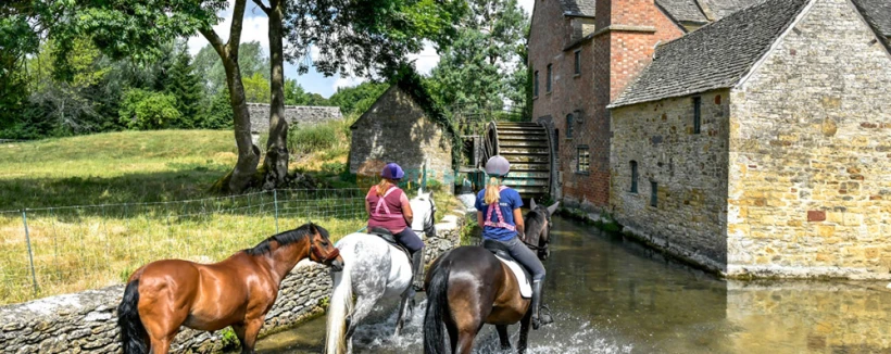 Cotswolds Tour from London with Lunch - Image 4 of 5