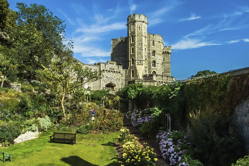 Windsor Castle Stonehenge and Bath Tour with Lunch in Lacock - Image 1 of 6
