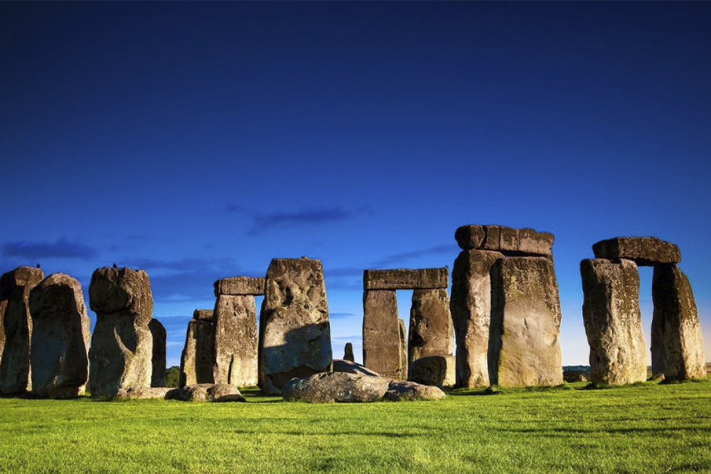 Windsor Castle Stonehenge and Bath Tour with Lunch in Lacock - Image 3 of 6