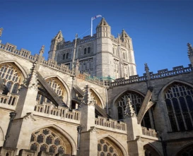 Windsor Castle, Stonehenge & Bath Day Tour with Pub Lunch in Lacock - JTR Holidays