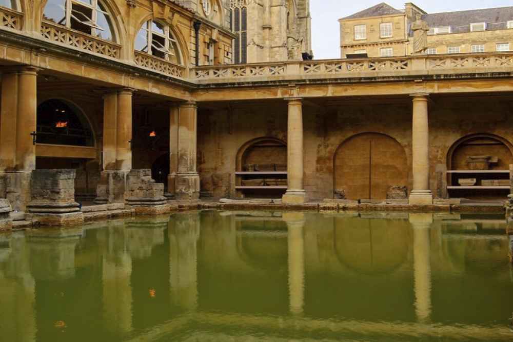 Windsor Castle Stonehenge and Bath Tour with Lunch in Lacock - Image 4 of 6