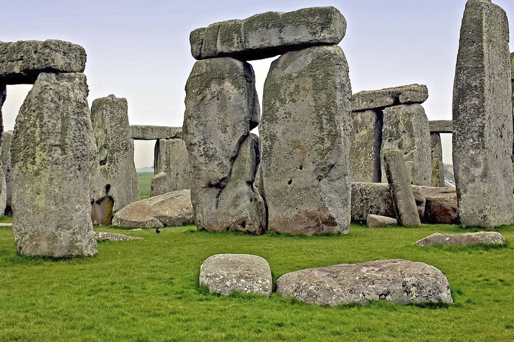 Windsor Castle Stonehenge and Bath Tour with Lunch in Lacock - Image 6 of 6