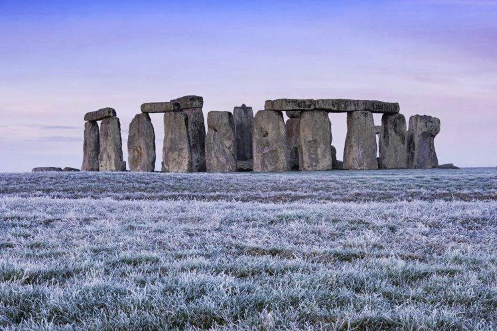 Stonehenge Tour from London - Experience an unforgettable Stonehenge tour from London. This day trip to the iconic UNESCO World Heritage Site offers breathtaking views, rich history, and expert guidance. Discover the mysteries of the ancient stone circle, enjoy a comfortable journey, and immerse yourself in one of England’s most famous landmarks on this memorable excursion. Stonehenge Tour from London - Image 3 of 5
