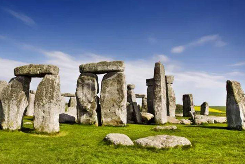 Stonehenge Tour from London - Experience an unforgettable Stonehenge tour from London. This day trip to the iconic UNESCO World Heritage Site offers breathtaking views, rich history, and expert guidance. Discover the mysteries of the ancient stone circle, enjoy a comfortable journey, and immerse yourself in one of England’s most famous landmarks on this memorable excursion. Stonehenge Tour from London - Image 4 of 5