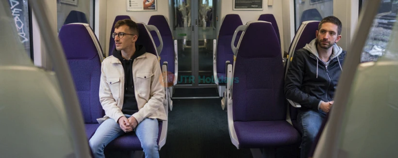 ロンドン・ヒースロー・エクスプレス - ロンドン・パディントン駅とヒースロー空港間を結ぶ最速の移動手段、ヒースロー・エクスプレスを体験してください。わずか15分のノンストップ列車で、快適さ、信頼性、そして無料Wi‑Fiを提供します。オンラインで予約して、最良の運賃とスムーズな旅をお楽しみください。 ロンドン・ヒースロー・エクスプレス - 画像 3 の 5
