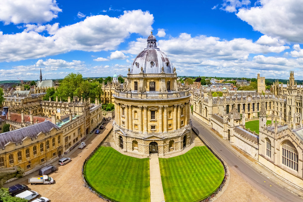 Oxford and Lacock Tour from London - Image 1 of 8