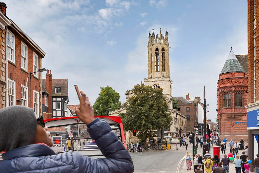 Visite en bus touristique à arrêts libres de York - Découvrez York avec une visite en bus à arrêts libres. Explorez les principales attractions à votre rythme grâce à des trajets illimités et des audioguides multilingues. Visite en bus touristique à arrêts libres de York - Image 5 sur 5