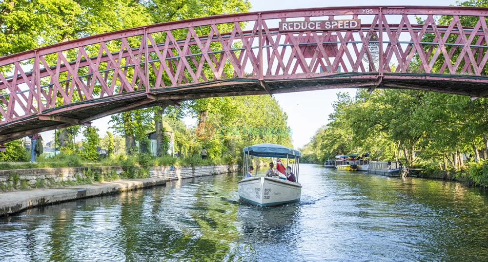 Oxford Sightseeing River Cruise - Discover Oxford from the water on a 50 minute River Thames sightseeing cruise. Sail past Folly Bridge, Christchurch Meadows, and Iffley Village aboard an elegant Edwardian-style boat. Oxford Sightseeing River Cruise - Image 1 of 5