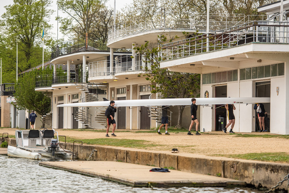 Oxford Sightseeing River Cruise - Discover Oxford from the water on a 50 minute River Thames sightseeing cruise. Sail past Folly Bridge, Christchurch Meadows, and Iffley Village aboard an elegant Edwardian-style boat. Oxford Sightseeing River Cruise - Image 4 of 5