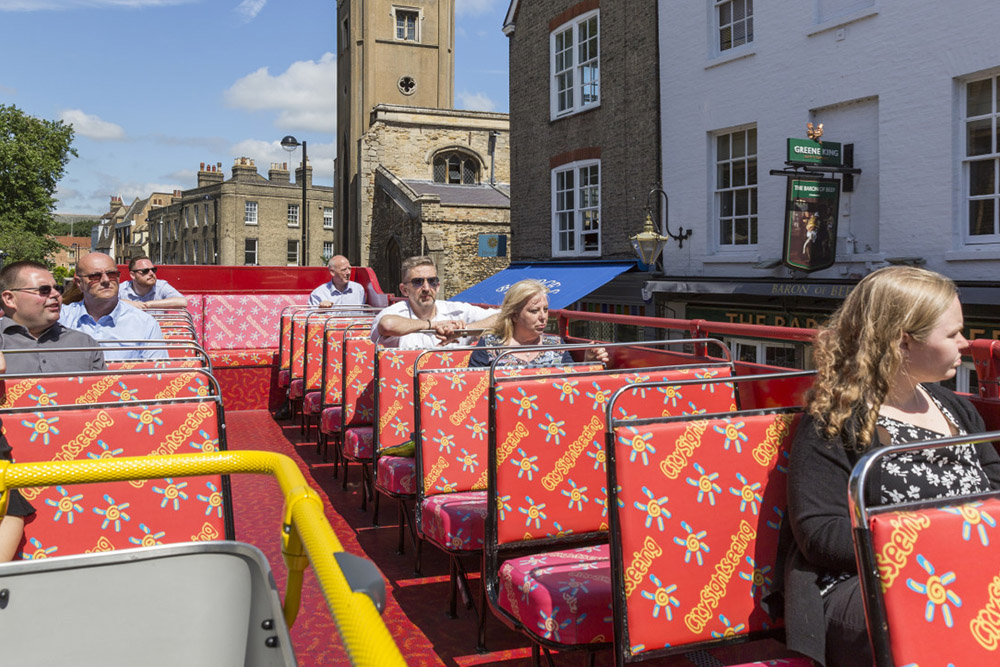 City Sightseeing Cambridge Hop-On Hop-Off Bus Tour - Entdecken Sie Cambridge mit einem flexiblen Hop-On-Hop-Off-Busticket. Genießen Sie 18 Stopps bei Top-Attraktionen, historischen Colleges und Museen mit unbegrenzten Fahrten, um die Stadt in Ihrem eigenen Tempo zu erkunden. City Sightseeing Cambridge Hop-On Hop-Off Bus Tour - Bild 2 von 5