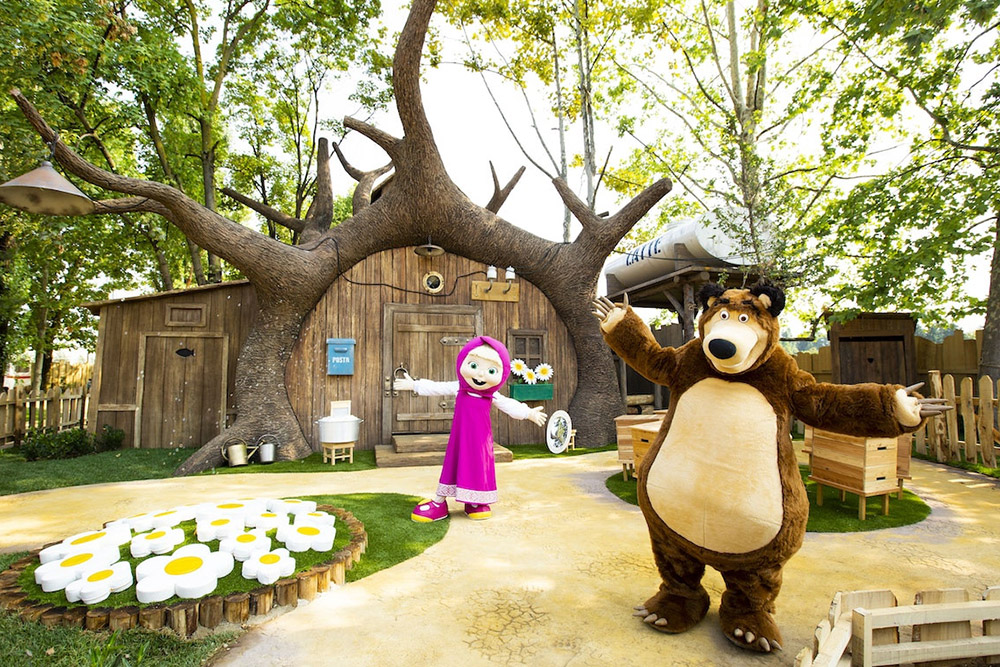 Leolandia - Visit Leolandia, Italy’s top family theme park with 50+ attractions, 7 themed areas, beloved characters like PJ Masks & Masha, an educational farm, and fun for all ages. Leolandia - Image 1 of 5