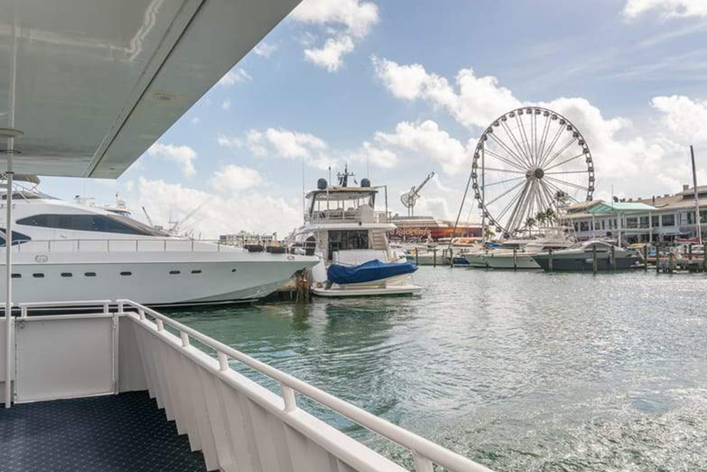 Miami: The Original Millionaire’s Row Cruise - Experience the original Millionaire’s Row Sightseeing Cruise in Miami’s Biscayne Bay. Enjoy stunning coastal views, celebrity homes, and the vibrant city skyline on this relaxing 90 minute boat tour with flexible departure times. Miami: The Original Millionaire’s Row Cruise - Image 4 of 5