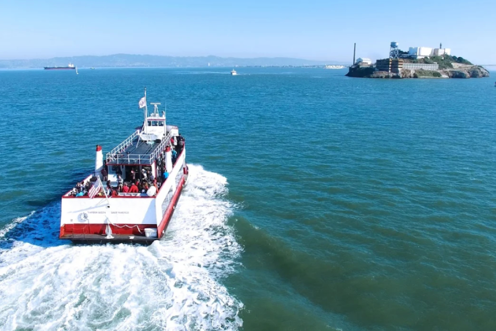 Bridge to Bridge Sightseeing Boat Cruise by Red and White Fleet - Sail from the Golden Gate to the Bay Bridge on a 90 minute San Francisco Bay cruise. Pass Alcatraz, Sausalito, and iconic waterfront landmarks with stunning photo opportunities. Bridge to Bridge Sightseeing Boat Cruise by Red and White Fleet - Image 3 of 5