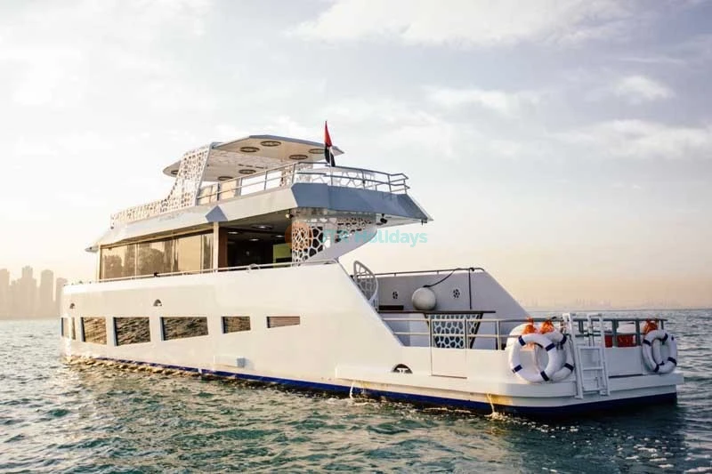 Giro in Yacht di Lusso Dubai Virgo 90Ft (90 Persone)