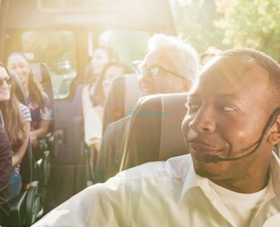 Visite en bus des maisons de célébrités de Los Angeles - Découvrez le glamour d'Hollywood lors d'une visite en bus des maisons de célébrités de Los Angeles. Voyez les demeures des stars dans Hollywood Hills, Beverly Hills et Rodeo Drive tout en écoutant des anecdotes amusantes sur les célébrités. Visite en bus des maisons de célébrités de Los Angeles - Image 2 sur 5