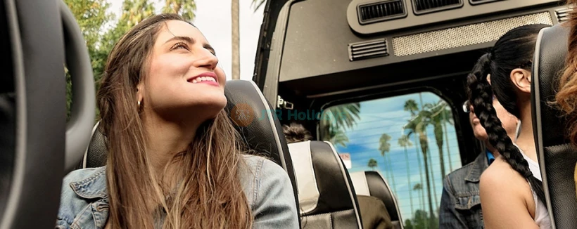 Visite en bus des maisons de célébrités de Los Angeles - Découvrez le glamour d'Hollywood lors d'une visite en bus des maisons de célébrités de Los Angeles. Voyez les demeures des stars dans Hollywood Hills, Beverly Hills et Rodeo Drive tout en écoutant des anecdotes amusantes sur les célébrités. Visite en bus des maisons de célébrités de Los Angeles - Image 3 sur 5
