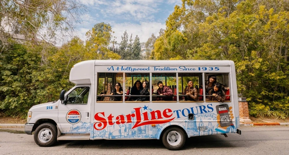 Celebrity Homes Tour with Hop-On Hop-Off Bus Pass in Los Angeles - See the homes of Hollywood stars like Leonardo DiCaprio and Angelina Jolie, then explore Los Angeles landmarks with a 24- or 48-hour Hop-On Hop-Off sightseeing bus pass. Celebrity Homes Tour with Hop-On Hop-Off Bus Pass in Los Angeles - Image 1 of 5