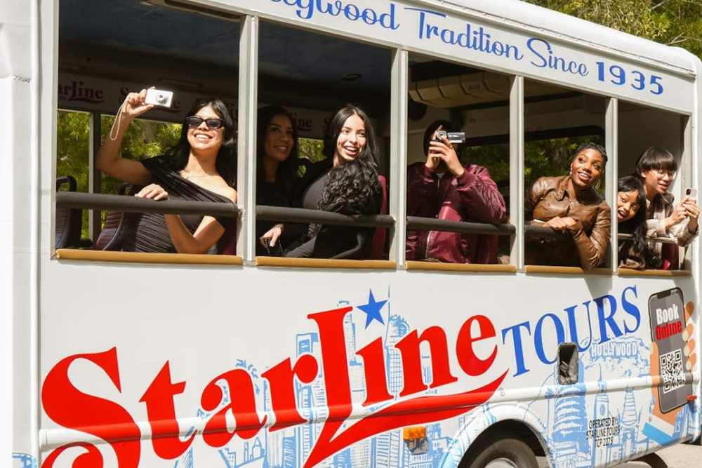 Celebrity Homes Tour with Hop-On Hop-Off Bus Pass in Los Angeles - Image 6 of 7