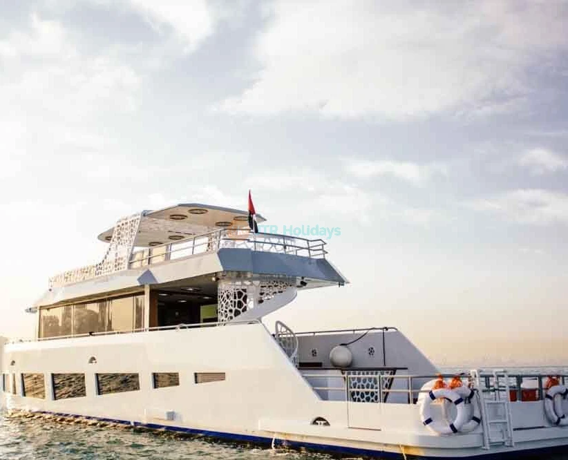 Paseo en yate de lujo Dubai Virgo 90 pies (90 personas) - Imagen 5 de 5