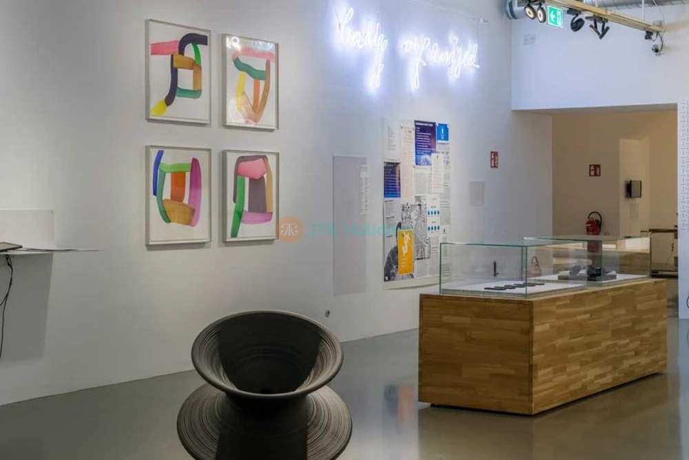 Entrada para el MAK - Museo de Artes Aplicadas - Image 6 of 8