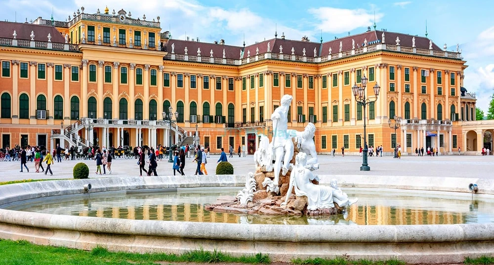 Schonbrunn Palace - Image 1 of 5