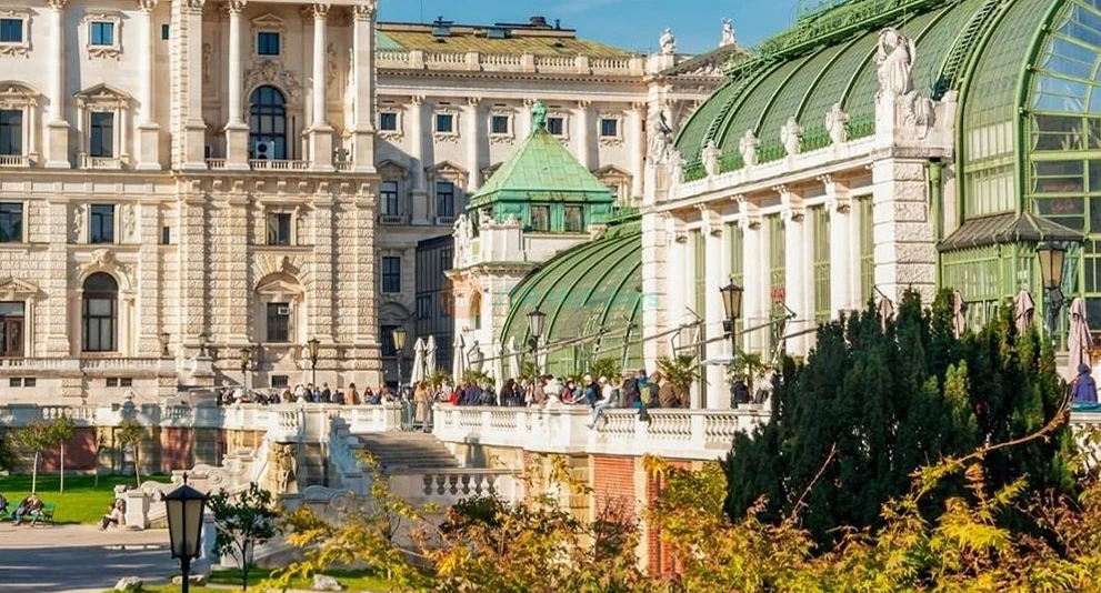 Hofburg Palace & Sisi Museum Skip-the-Line Tour  - JTR Holidays