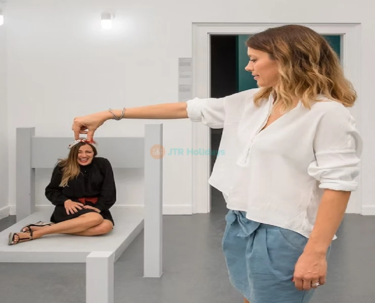 Museum of Illusions Vienna | Interactive Optical Illusions & Fun Exhibits - JTR Holidays