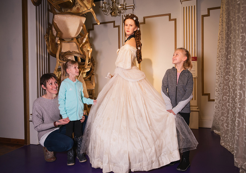 Billet pour Madame Tussauds à Vienne - Visitez Madame Tussauds Vienne au Prater et rencontrez des figures de cire réalistes de célébrités, d'icônes historiques et de légendes autrichiennes. Profitez d'expositions interactives, d'occasions de photo et d'une expérience familiale amusante au cœur de Vienne. Réservez vos billets en ligne pour une entrée facile. Billet pour Madame Tussauds à Vienne - Image 5 sur 5