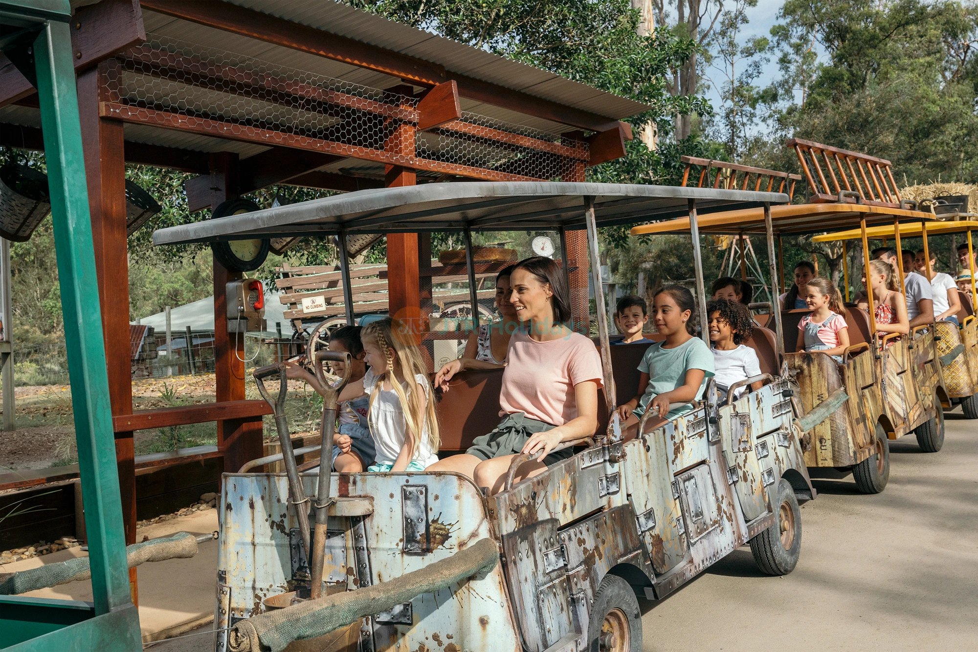 Paradise Country Farm Gold Coast | Authentic Australian Farm Experience - JTR Holidays - Image 7 of 10