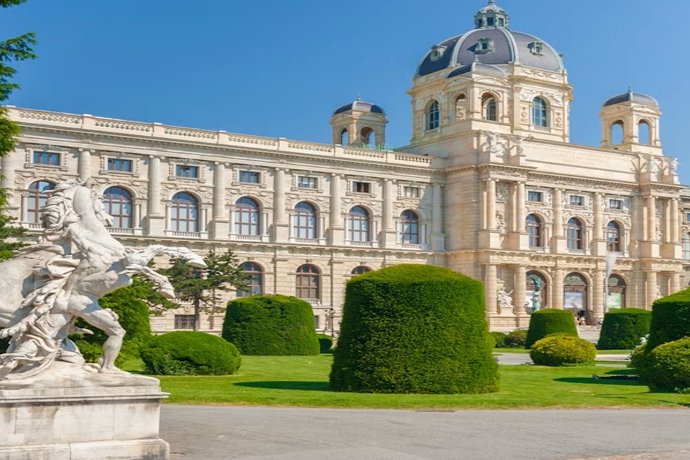 Imperial Treasury - Visit the Imperial Treasury at Hofburg Palace in Vienna. Discover royal crown jewels, sacred relics, and 1,000 years of Habsburg history in 21 stunning rooms. Imperial Treasury - Image 3 of 5