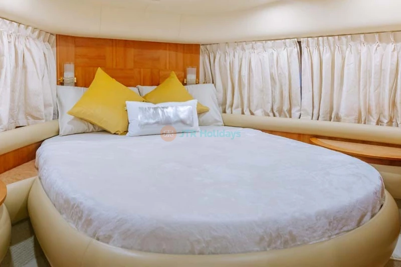 Luxury Yacht Rental Dubai Marina - Yacht hire Dubai - Party Yacht Dubai - JTR Holidays - Image 6 of 10