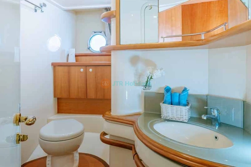 Luxury Yacht Rental Dubai Marina - Yacht hire Dubai - Party Yacht Dubai - JTR Holidays - Image 8 of 10