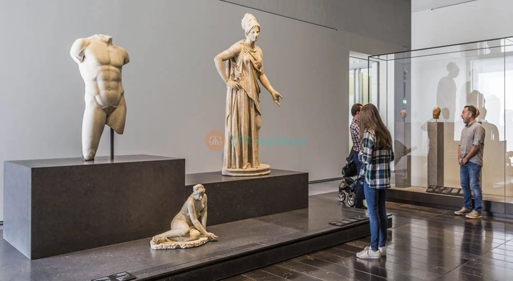 Abu Dhabi Grand Mosque & Louvre Museum City Tour - Best Combo Deals - JTR Holidays - Image 6 of 7