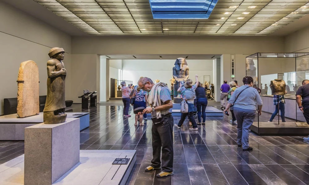 Abu Dhabi Grand Mosque & Louvre Museum City Tour - Best Combo Deals - JTR Holidays - Image 7 of 7