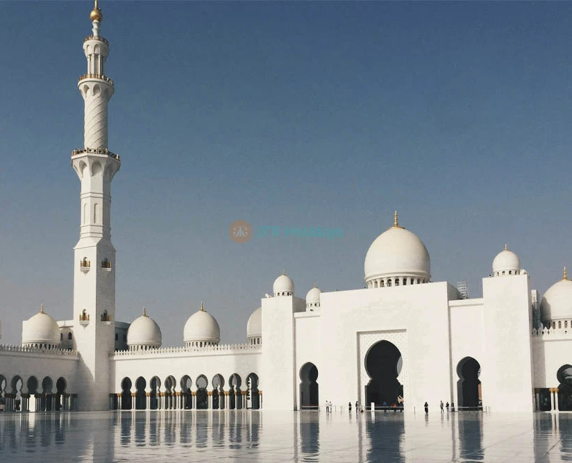 Tour de Abu Dhabi desde Dubái: Gran Mezquita y Museo del Louvre Día Completo - Image 5 of 7