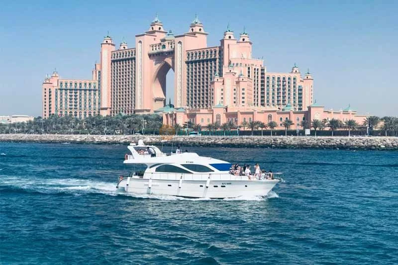 Mercury-66 Yacht Ride Dubai Marina (33 persone)