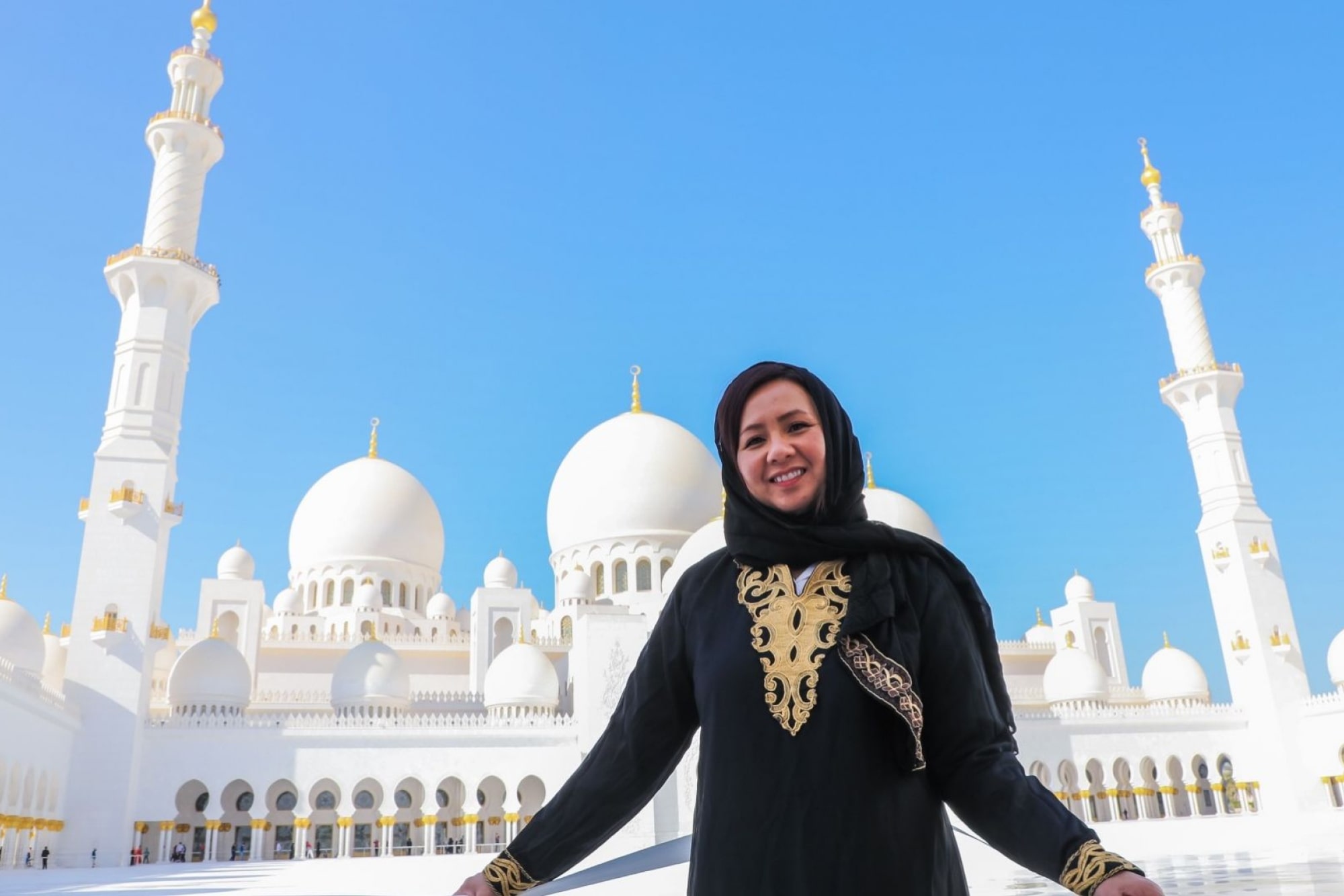 Abu Dhabi Day Tour from Dubai: Sheikh Zayed Grand Mosque & Ferrari World Ticket - Image 9 of 10