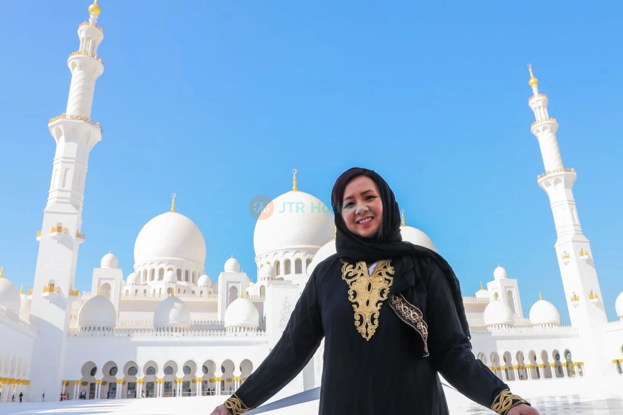 Abu Dhabi Tour With Ferrari World - Visit Abu Dhabi Grand Mosque - JTR Holidays - Image 9 of 10