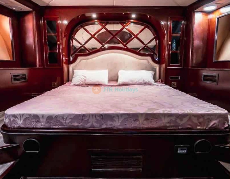 Mercury-66 Yacht Ride Dubai Marina - Yacht Rental in Dubai - JTR Holidays - Image 6 of 8