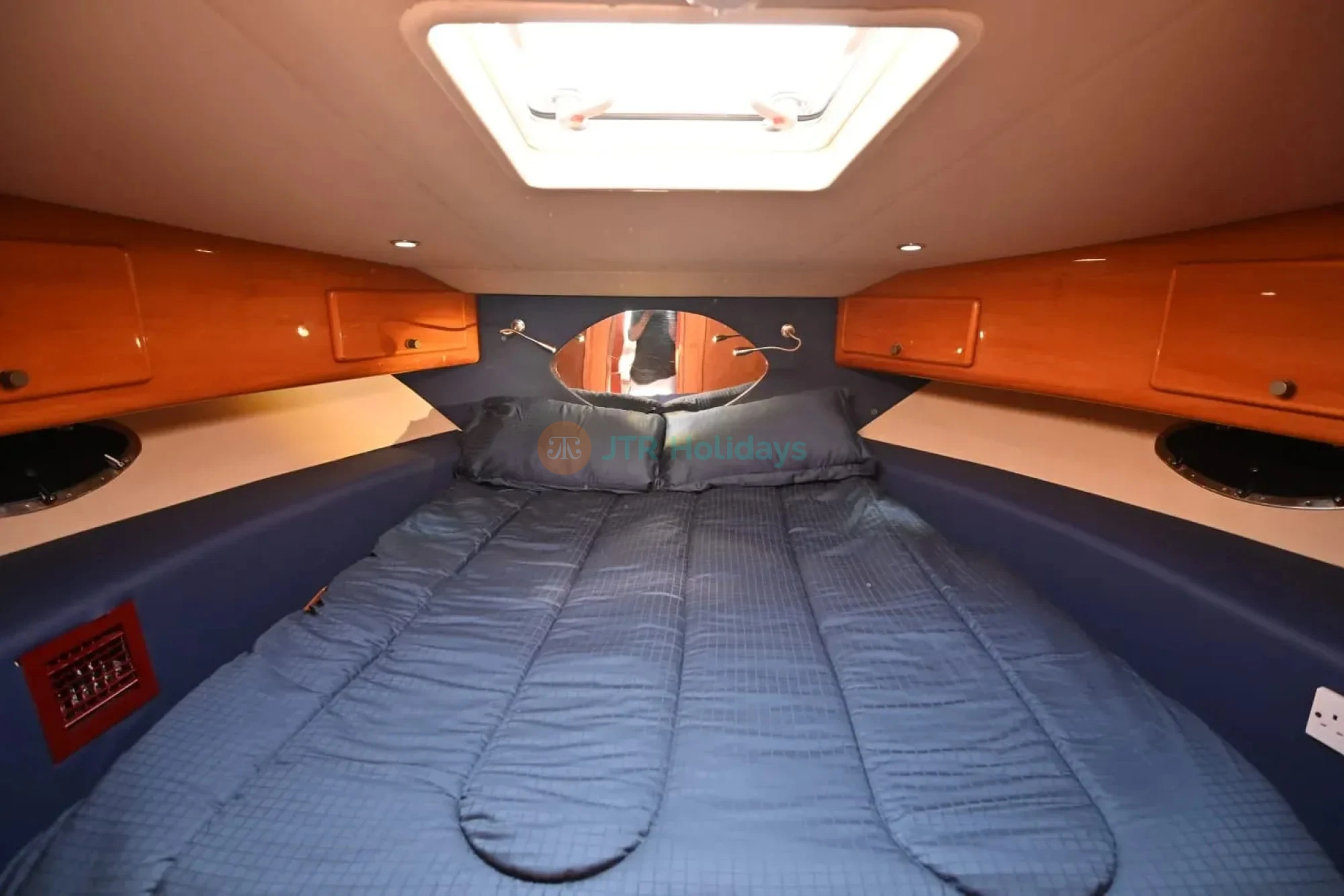 Yacht Birthday Party in Dubai - Luxury Yacht with Decoration and Cake - JTR Holidays