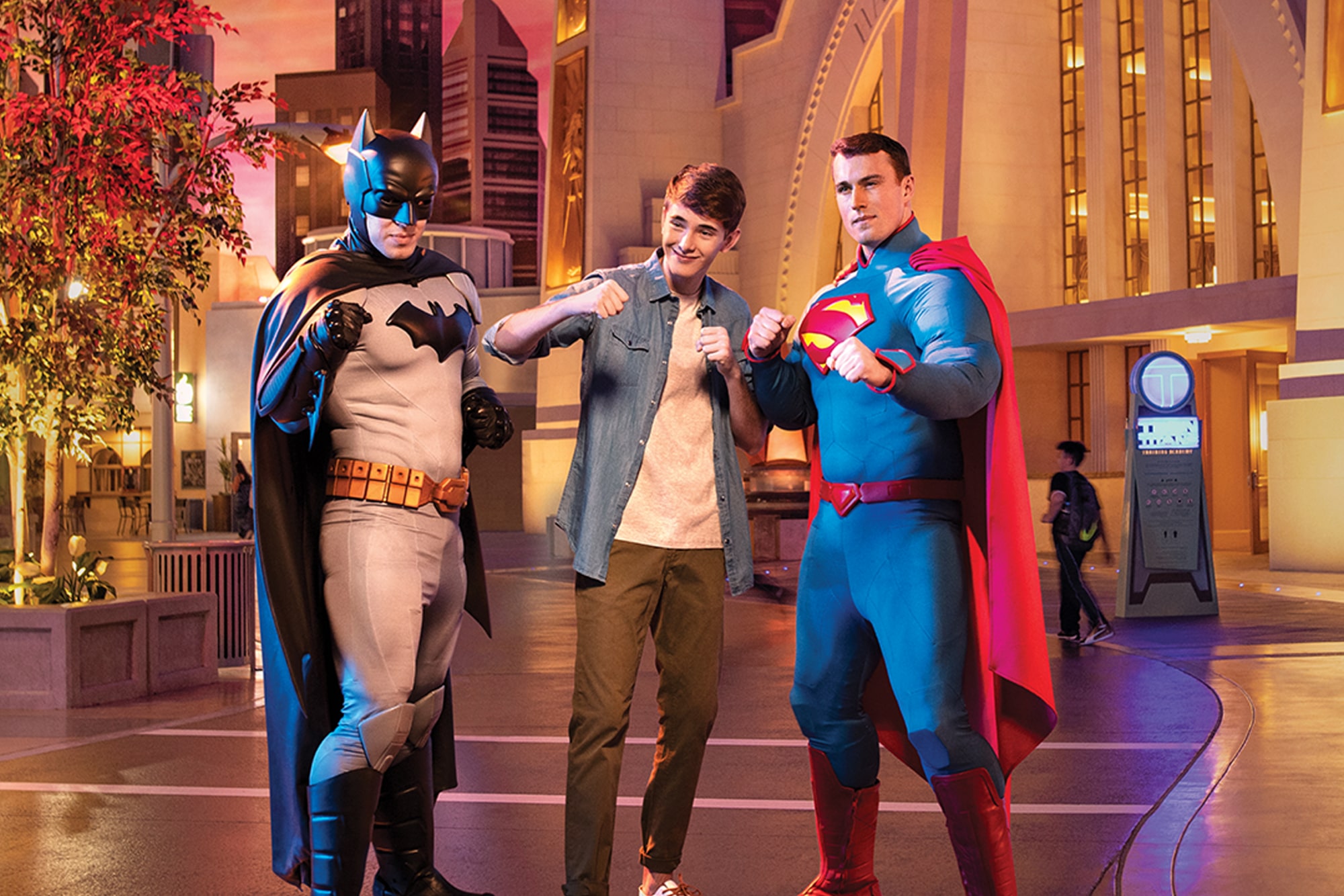 Abu Dhabi Day Tour from Dubai: Sheikh Zayed Grand Mosque & Warner Bro Ticket - Image 2 of 10