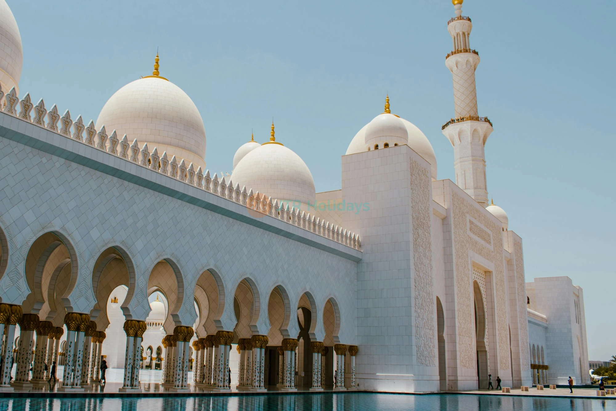 Abu Dhabi City Tour With Warner Bros - Visit Grand Mosque Abu Dhabi - JTR Holidays