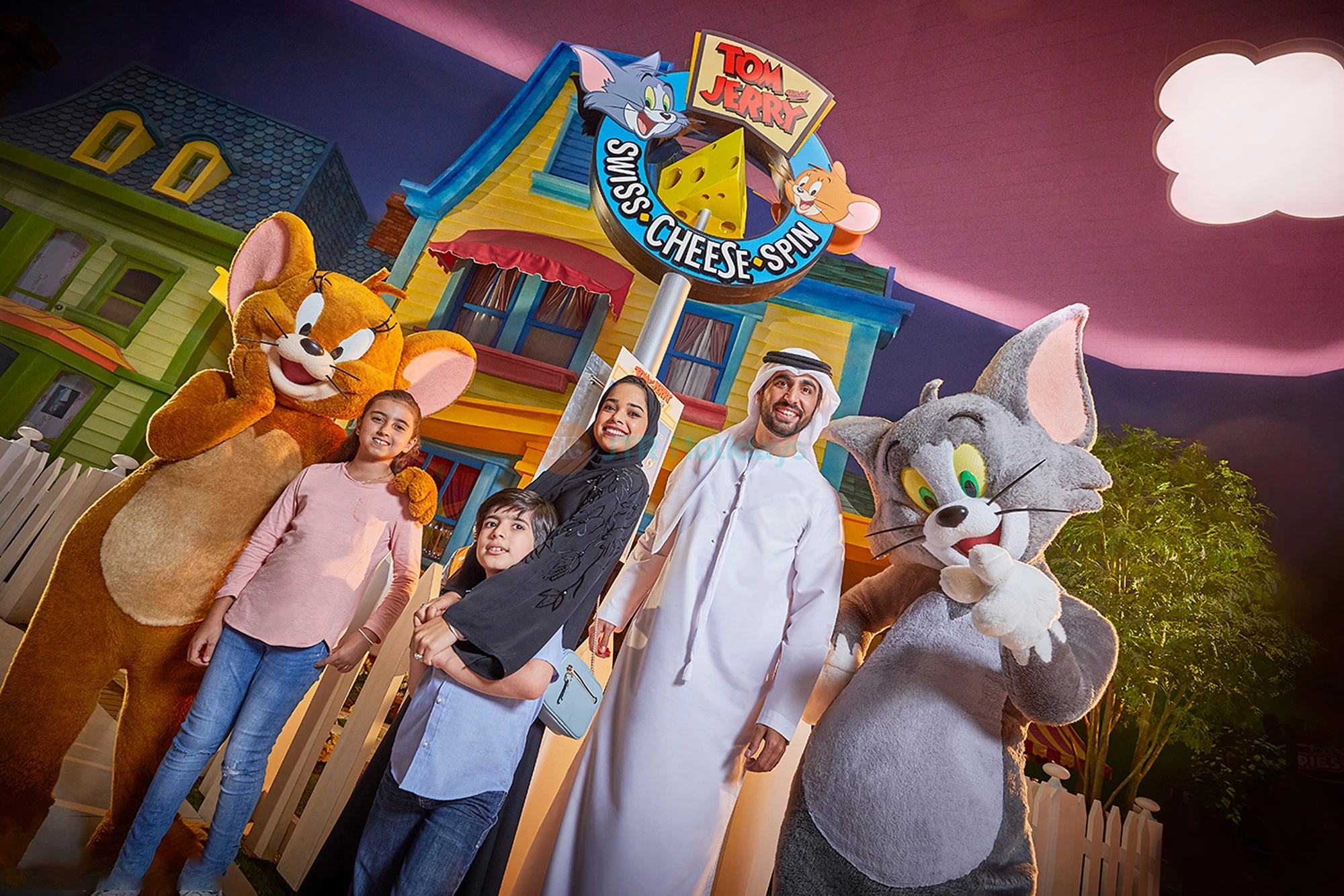 Abu Dhabi City Tour With Warner Bros - Visit Grand Mosque Abu Dhabi - JTR Holidays - Image 9 of 10