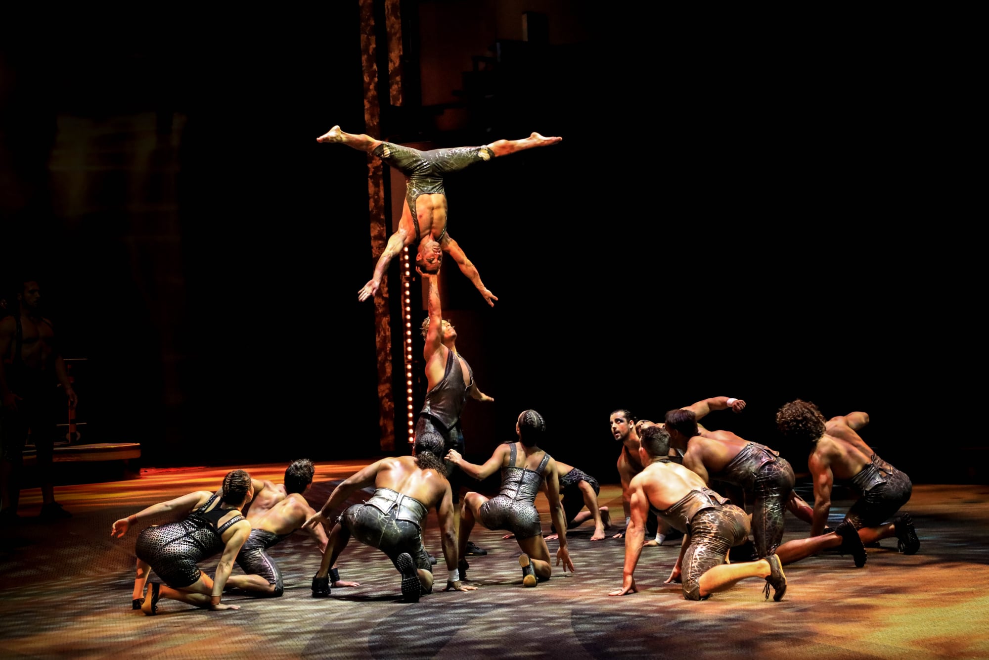 La Perle Show with Canal Dinner Cruise - Image 1 of 10