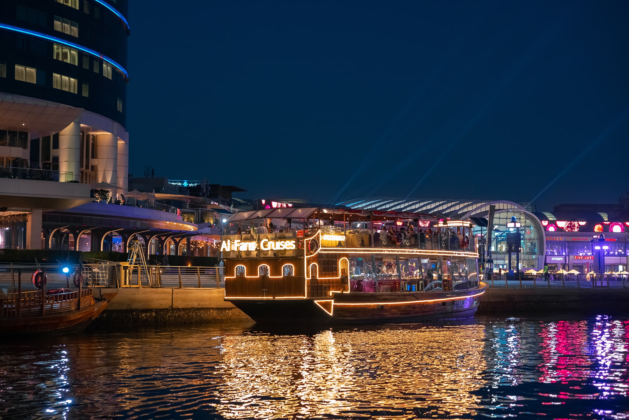 Espectáculo La Perle con Cena en Crucero por el Canal - Imagen 2 de 5
