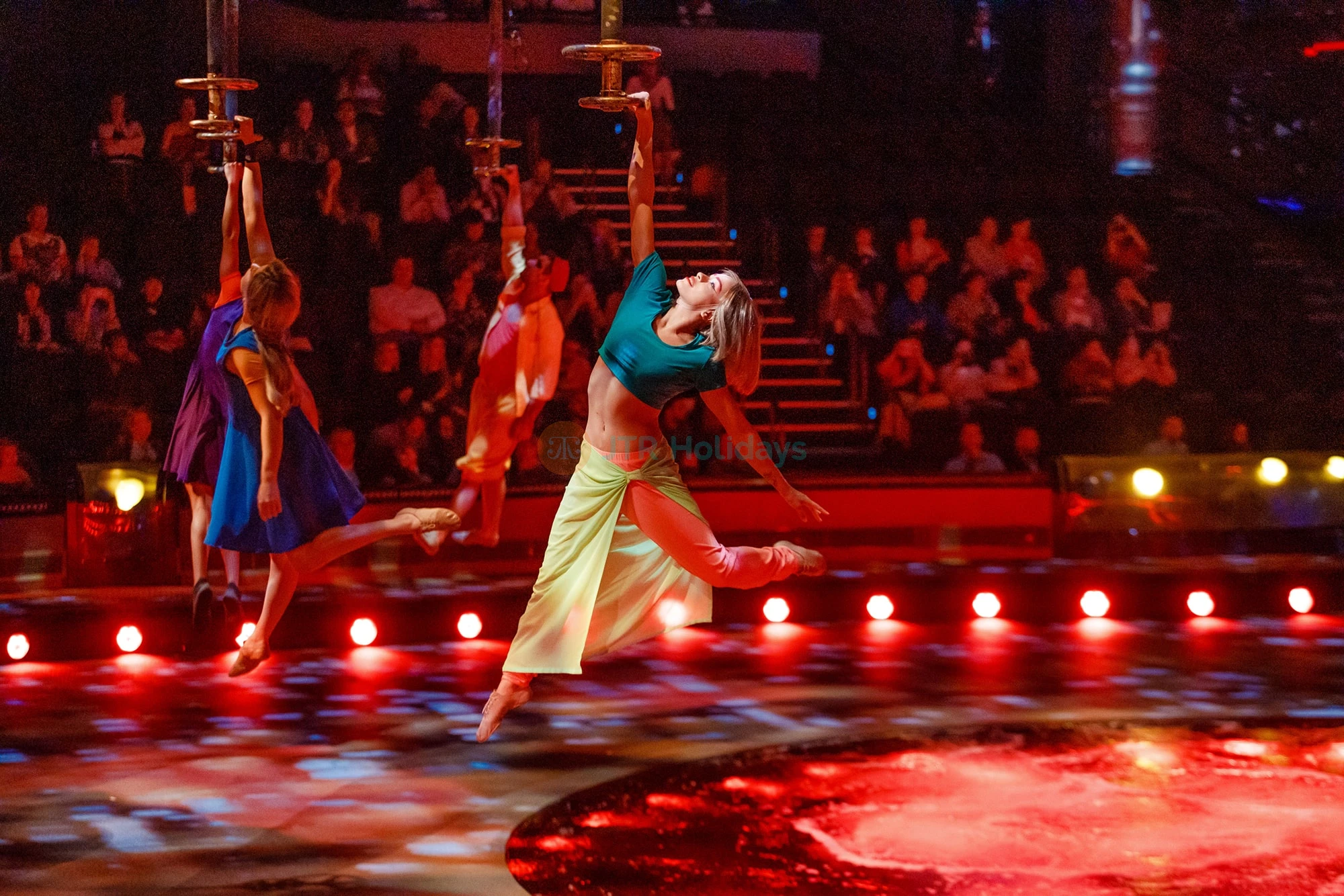 La Perle Show with Canal Dinner Cruise - Combo Offer with La Perle Show - JTR Holidays