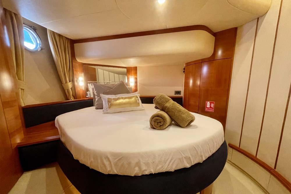 50ft Grand Yacht Ride Dubai Marina (17 Pax) - Image 2 of 8