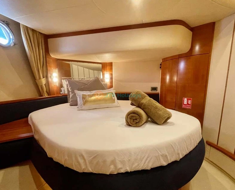 42 Feet Yacht Rental Dubai Marina - Luxury  Party Yacht | JTR Holidays - Image 2 of 5