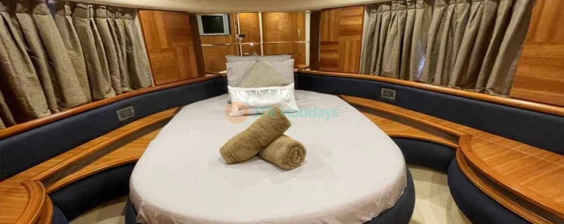 50英尺豪华游艇迪拜码头(17人) - 乘坐50英尺游艇游览迪拜码头。这艘豪华游艇可容纳最多14人。豪华派对游艇,游艇包租优惠折扣。乘坐我们50英尺的豪华游艇,畅享迪拜码头的奢华旅程。这艘豪华游艇专为最多17位宾客设计。非常适合举办生日派对、朋友聚会、家庭私人活动或官方集会。 50英尺豪华游艇迪拜码头(17人) - 图片 4 的 5